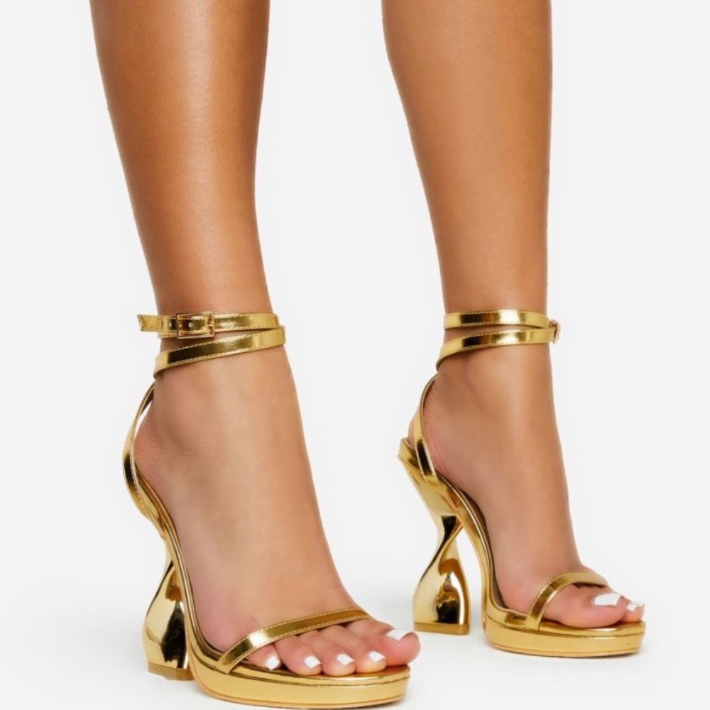 Funky Twisted Heel. New & Never Worn.